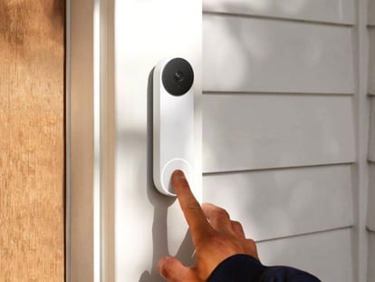 Se trata de timbres con conexión wifi, resistentes al agua, con sonidos personalizables y muy fáciles de instalar, sin cables. Imagen: Google Nest Doorbell.