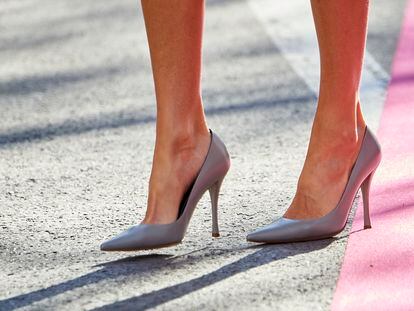 Imagen de los zapatos de la Reina Letizia en un evento oficial en Valencia en 2020.