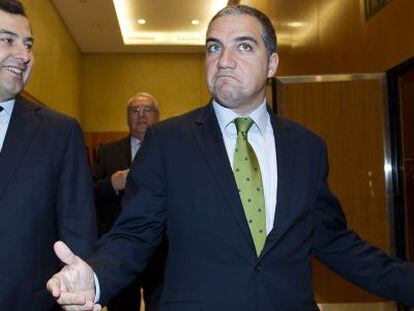 El líder del PP andaluz, Juan Manuel Moreno, y Elías Bendodo, en un acto en Málaga en 2014.