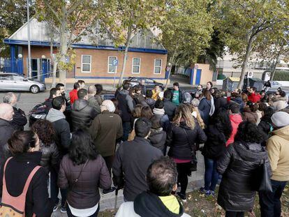 Concentración de la AMPA del colegio Constitución 1812 frente a la Dirección del Área Territorial Madrid Sur de Leganés.