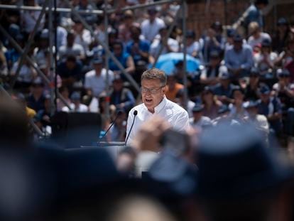 El presidente del Partido Popular, Alberto Núñez Feijóo, interviene en un mitin en la plaza de toros de Valencia, este domingo.