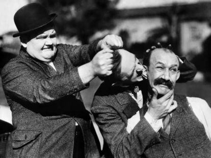 Stan Laurel y Oliver Hardy, en 'Ojo por ojo'.