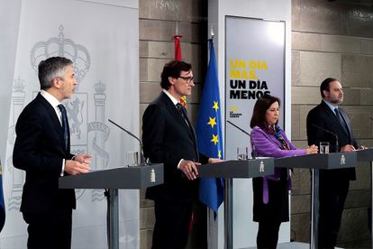 De izquierda a derecha, los ministros Fernando Grande-Marlaska, Salvador Illa, Margarita Robles y José Luis Ábalos, el domingo 19 de abril en Moncloa.