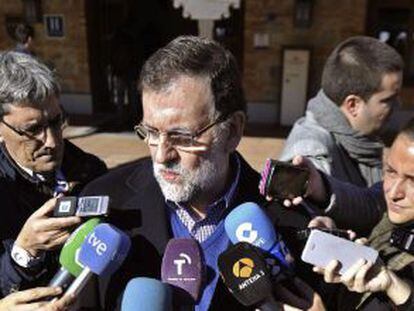 El presidente del Gobierno, Mariano Rajoy, en declaraciones a los periodistas al acabar la reuni&oacute;n del comit&eacute; de direcci&oacute;n que el PP ha celebrado hoy en Toledo.