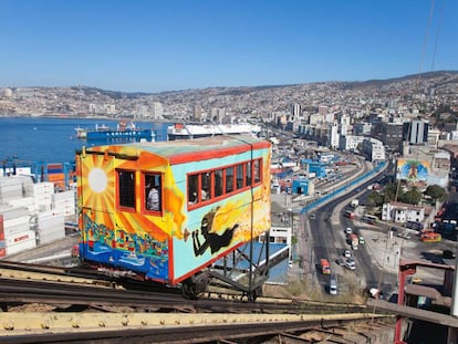 Los ascensores funiculares de Valparaíso, región a 115 kilómetros de Santiago.