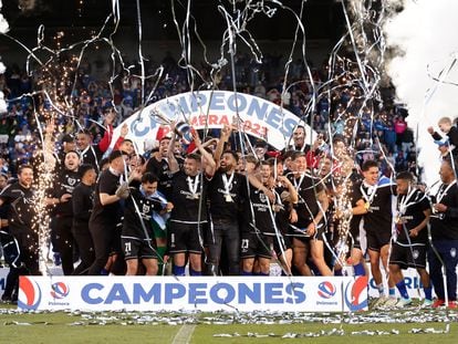 Los jugadores de Huachipato festejan el título de liga, el pasado 8 de diciembre en Talcahuano (Chile).