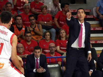 El entrenador del Baskonia, Pablo Prigioni, durante el partido ante el Fuenlabrada.