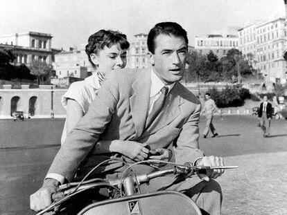 Audrey Hepburn y Gregory Peck, en una imagen de <i>Vacaciones en Roma</i>.