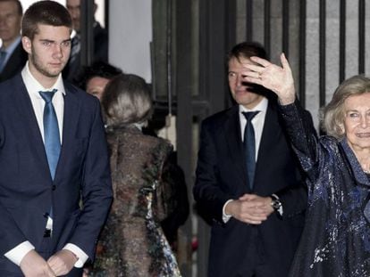 La reina Sofía, con su nieto Juan Urdangarin en el Teatro Real de Madrid.