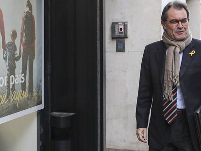 Artur Mas, ayer, a su llegada a la sede del PDeCAT.