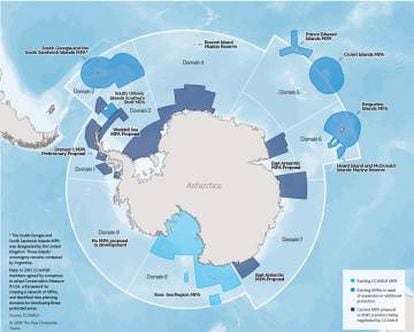 Mapa de las áreas que se pretenden proteger en el océano Antártico, en el azul más oscuro.