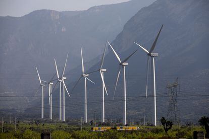 Un parque eólico en Santa Catarina, Estado de Nuevo León (México), el 26 de marzo de 2021. 