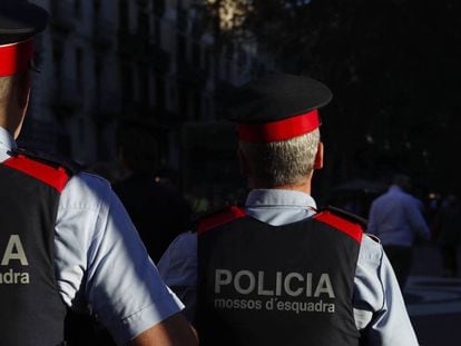 Dos 'mossos', en una imagen de archivo.