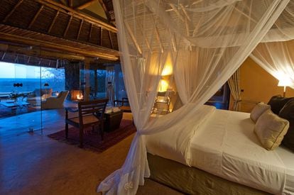 Dormir en una de las suites del Ol Donyo en Kenia es despertar al pie de las cumbres nevadas del Kilimanjaro y oír a lo lejos el rugido de un león. Este hotel es uno de los pioneros en turismo ético y responsable.