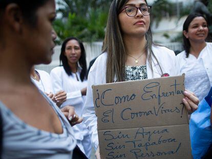 Protesta por la falta de recursos para combatir el coronavirus en Venezuela.