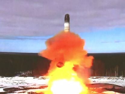 Fotograma de un vídeo difundido por Rusia en abril de 2022 tras el lanzamiento de un misil balístico con capacidad nuclear.