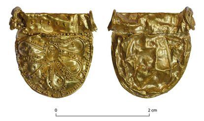 Front and back of the gold tab of a recovered necklace.
