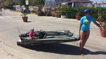 La regatista Marina Alabau, con su hija Marta, nacida en septiembre de 2013.