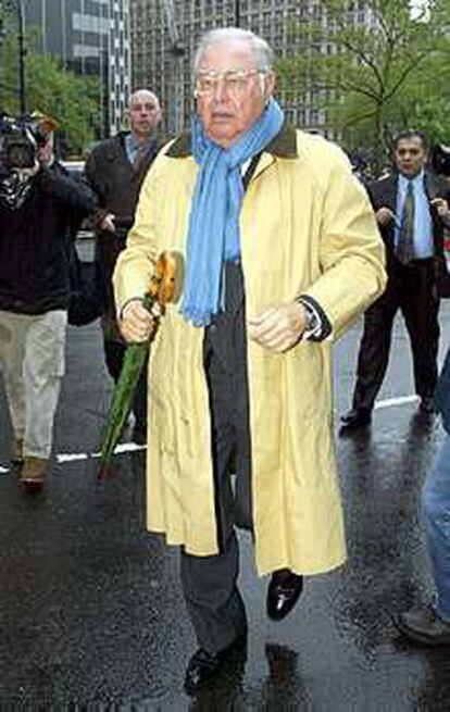 Alfred Taubman, ayer en Nueva York, poco antes de conocer su sentencia.