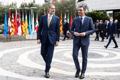 El rey Felipe VI y Pedro Sánchez, el pasado 13 de marzo, en la conferencia de presidentes de La Palma.