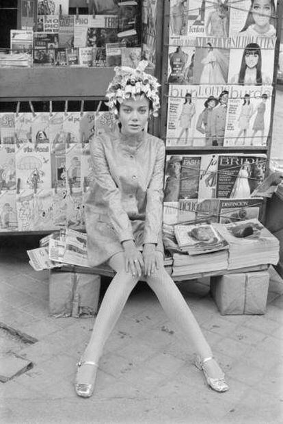 Model amb pentinat Rapel, a Madrid (1967).