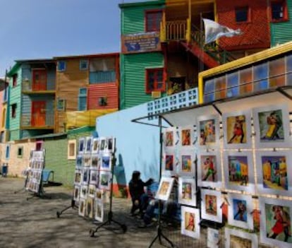 Puesto de artistas en la colorida calle de Caminito, en La Boca (Buenos Aires).