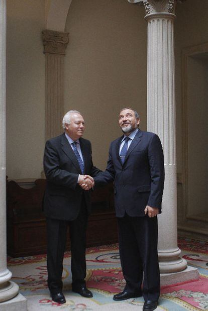 Moratinos y Avigdor Lieberman, en el Palacio de Viana.