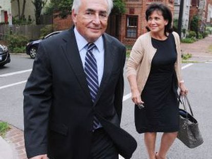 Dominique Strauss Kahn junto a su ya exmujer, Anne Sinclair, en una imagen de agosto de 2011.