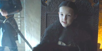 Sale poco, pero suficiente. Como dice una broma en Twitter, si a esta pequeña y decidida niña le dan los tres dragones de Daenerys (más los 62 hombres de los que dispone para luchar), la serie y la lucha por el trono se hubiese acabado hace dos temporadas. La actriz, Bella Ramsey, tiene más presencia en pantalla que algunos de los actores secundarios que hemos visto estos seis últimos años.