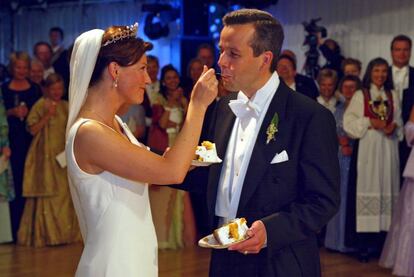 Marta Luisa y Ari Behn, el día de su boda, celebrada en Trondheim, Noruega, el 24 de mayo de 2002.