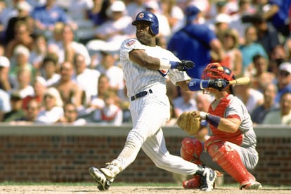 CHICAGO - CIRCA 1997: Sammy Sosa #21 of the Chicago Cubs bats during an MLB game at Wrigley Field in Chicago, Illinois. Sosa played for 18 seasons all with 4 different teams, was a 7-time All-Star and was the 1998 National League MVP. (Photo by SPX/Ron Vesely Photography via Getty Images)