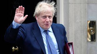 El primer minstro del Reino Unido, Boris Johnson, abandona este miércoles su residencia de Downing Street.