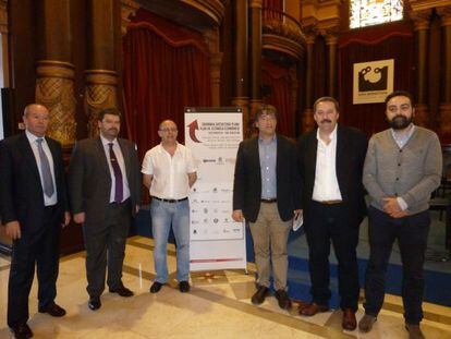 (De izq. a dcha.) Ricardo Barkala, Juan María Aburto, Juan Karlos Izagirre, Josu Ruiz, Euken Sesé y Oscar Usetxi, en la presentación del Plan de Estímulo Económico 2013