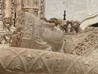 Cabeza coronada del rey Juan II de Castilla, en la cartuja de Miraflores.
