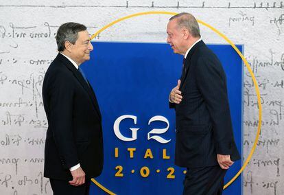 Mario Draghi junto al presidente turco, Recep Tayyip Erdogan.
