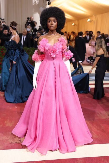 Kiki Layne, con vestido rosa de Prabal Gurung.