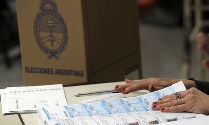 Un puesto de votación en Buenos Aires.
