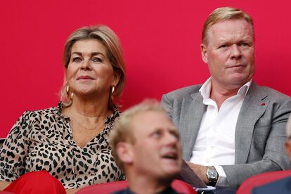 Ronald Koeman y su esposa Bartina Koeman, en Ámsterdam en 2018.