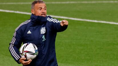 Soccer Football - World Cup - UEFA Qualifiers - Spain Training - OAKA Stadium, Athens, Greece - November 10, 2021 Spain coach Luis Enrique during training REUTERS/Alkis Konstantinidis