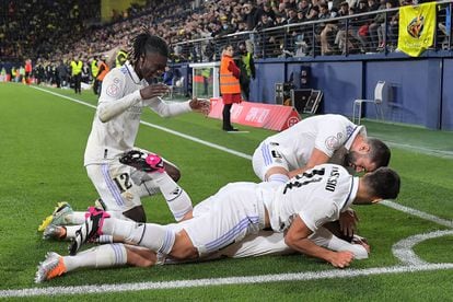 Los jugadores del Real Madrid celebran el gol de Ceballos este jueves en Villarreal.