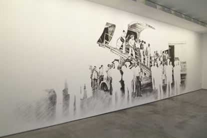 Uno de los murales de la exposición de Javier Arce.