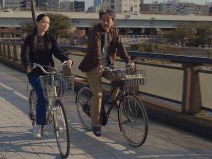 Los actores Arisa Nakano y Koji Yakusho, en 'Perfect Days'.