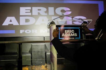 Cuartel general del candidato más votado en las primarias, Eric Adams, este martes en Nueva York.