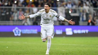 Sergio Ramos celebra su gol en el penalti decisivo de la tanda contra el Atlético.