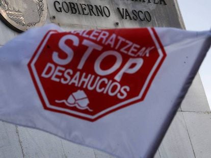 Concentración contra los desahucios en el País Vasco.