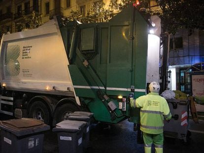 Recogida de basuras en Barcelona.