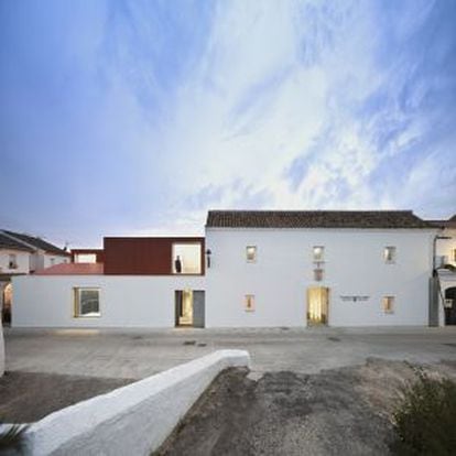 Escuela de Hostelería en el antiguo Matadero Rubiales, Medina Sidonia (Cádiz), de Juanjo López de la Cruz y María González García.