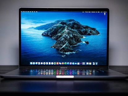 MacBook Pro sobre una mesa