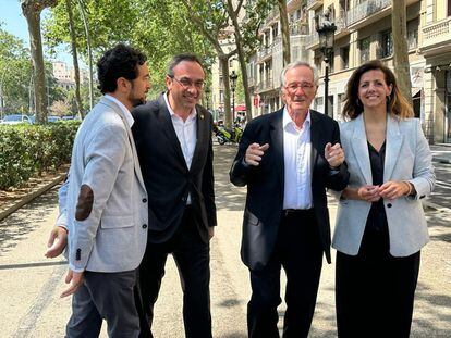 Josep Rull, segundo por la izquierda, junto al alcaldable Xavier Trias, en un acto de campaña.