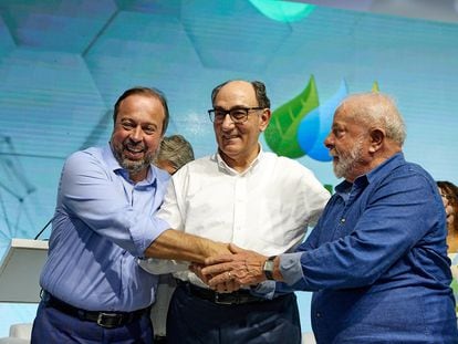Ignacio Sánchez Galán, presidente de Iberdrola, junto al presidente de Brasil, Luis Inácio Lula da Silva, y el ministro brasileño de minas Alexandre Silveira